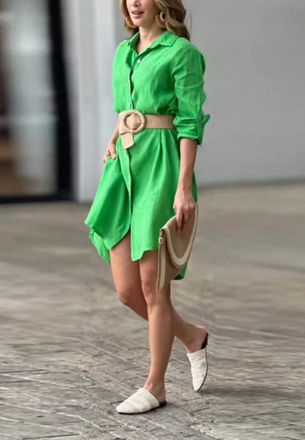 Vestido con botones y solapa enrollable