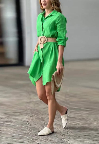 Vestido con botones y solapa enrollable