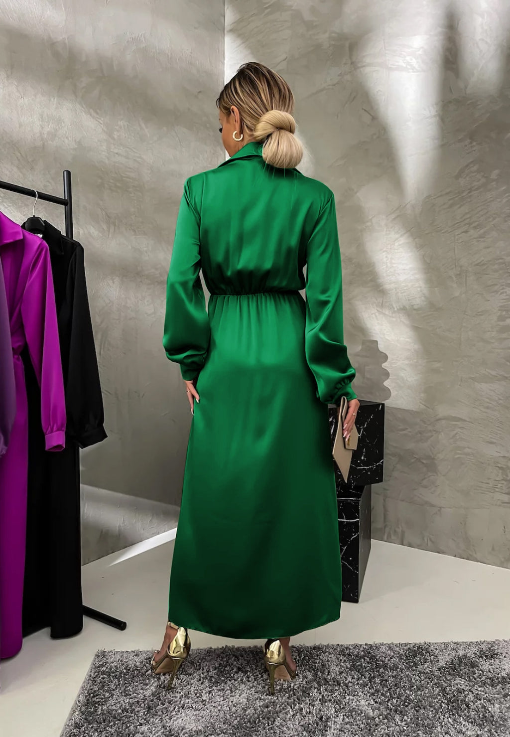 Vestido con dobladillo superpuesto y lazo lateral