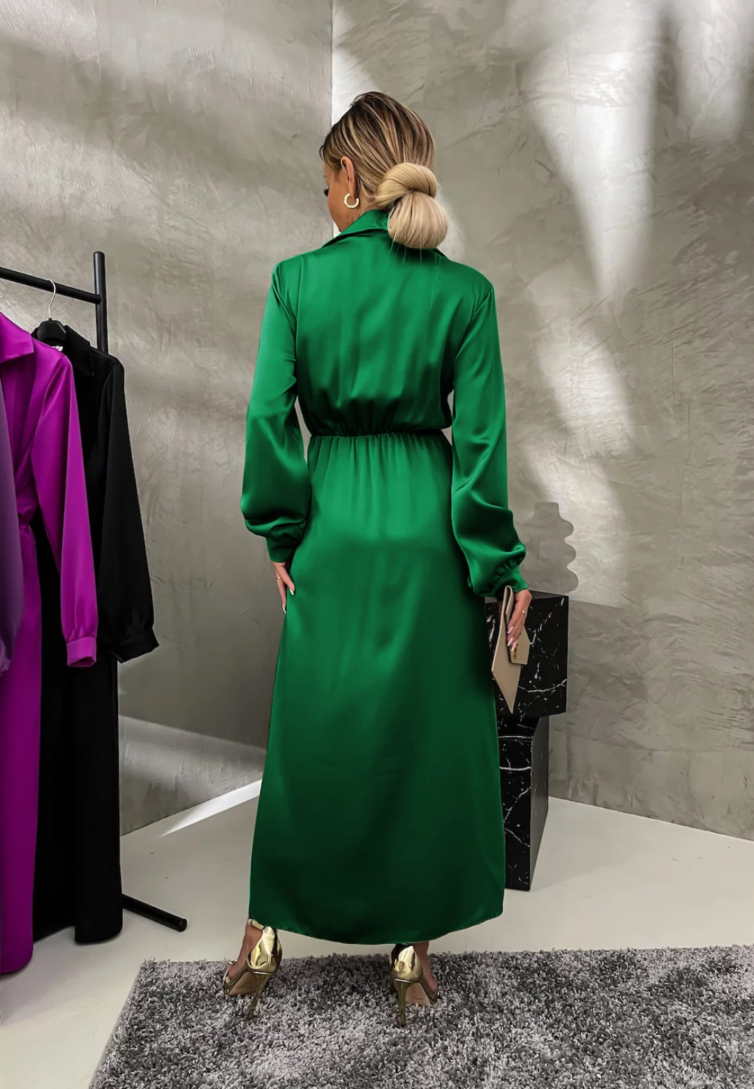 Vestido con dobladillo superpuesto y lazo lateral