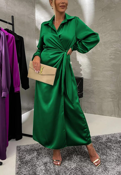 Vestido con dobladillo superpuesto y lazo lateral