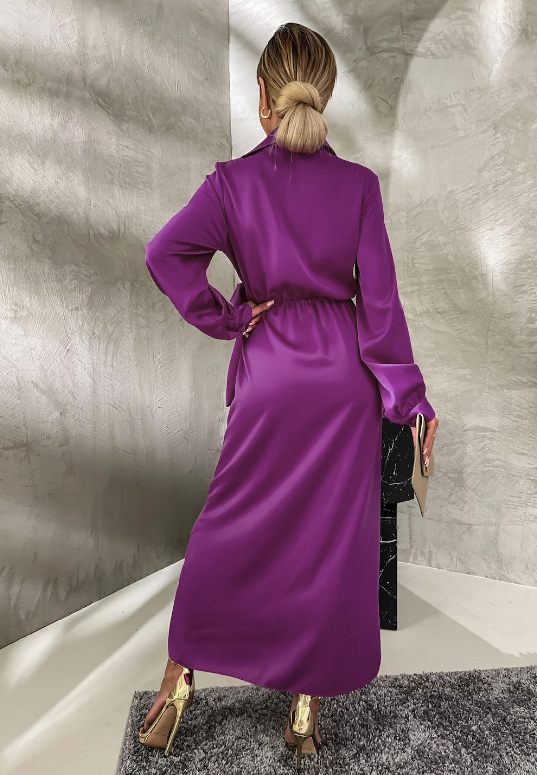 Vestido con dobladillo superpuesto y lazo lateral