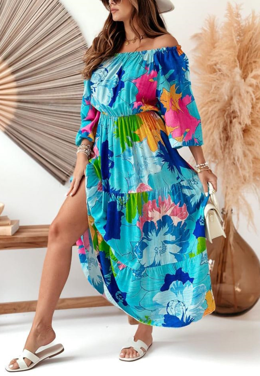Vestido largo con hombros descubiertos y estampado floral multicolor