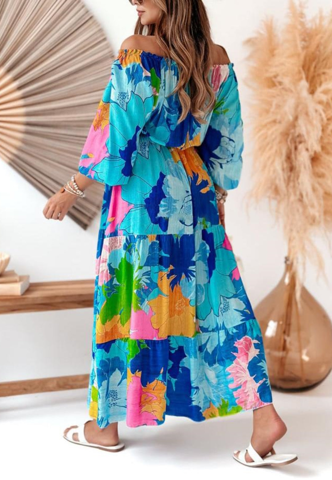 Vestido largo con hombros descubiertos y estampado floral multicolor