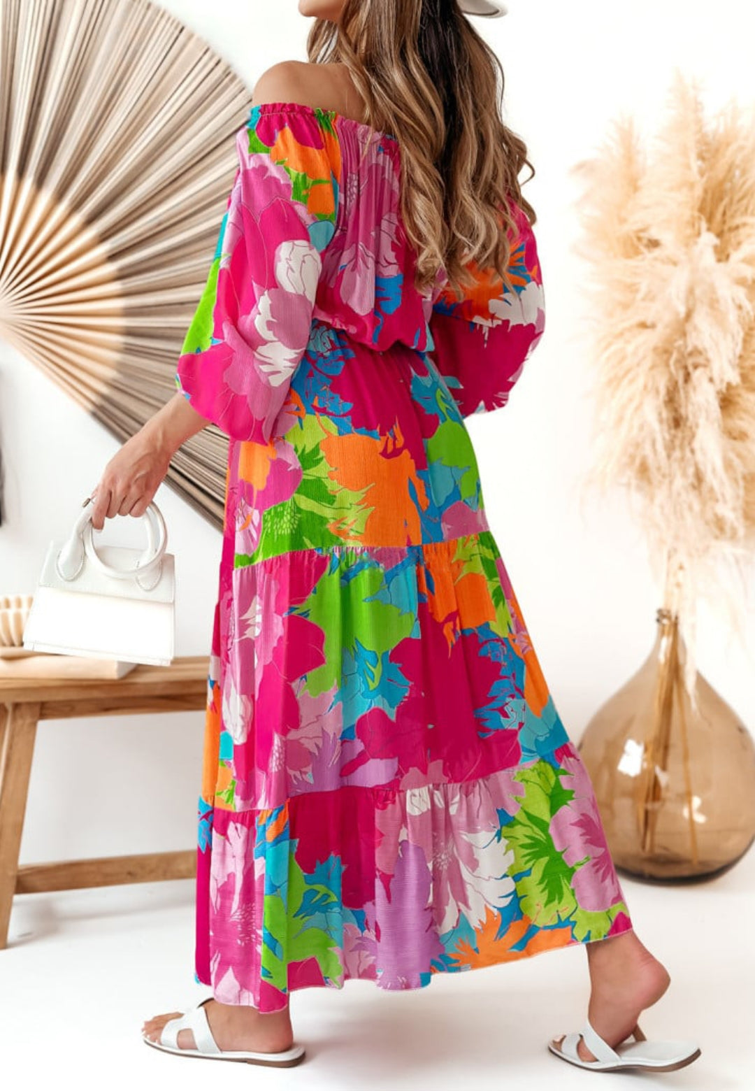 Vestido largo con hombros descubiertos y estampado floral multicolor
