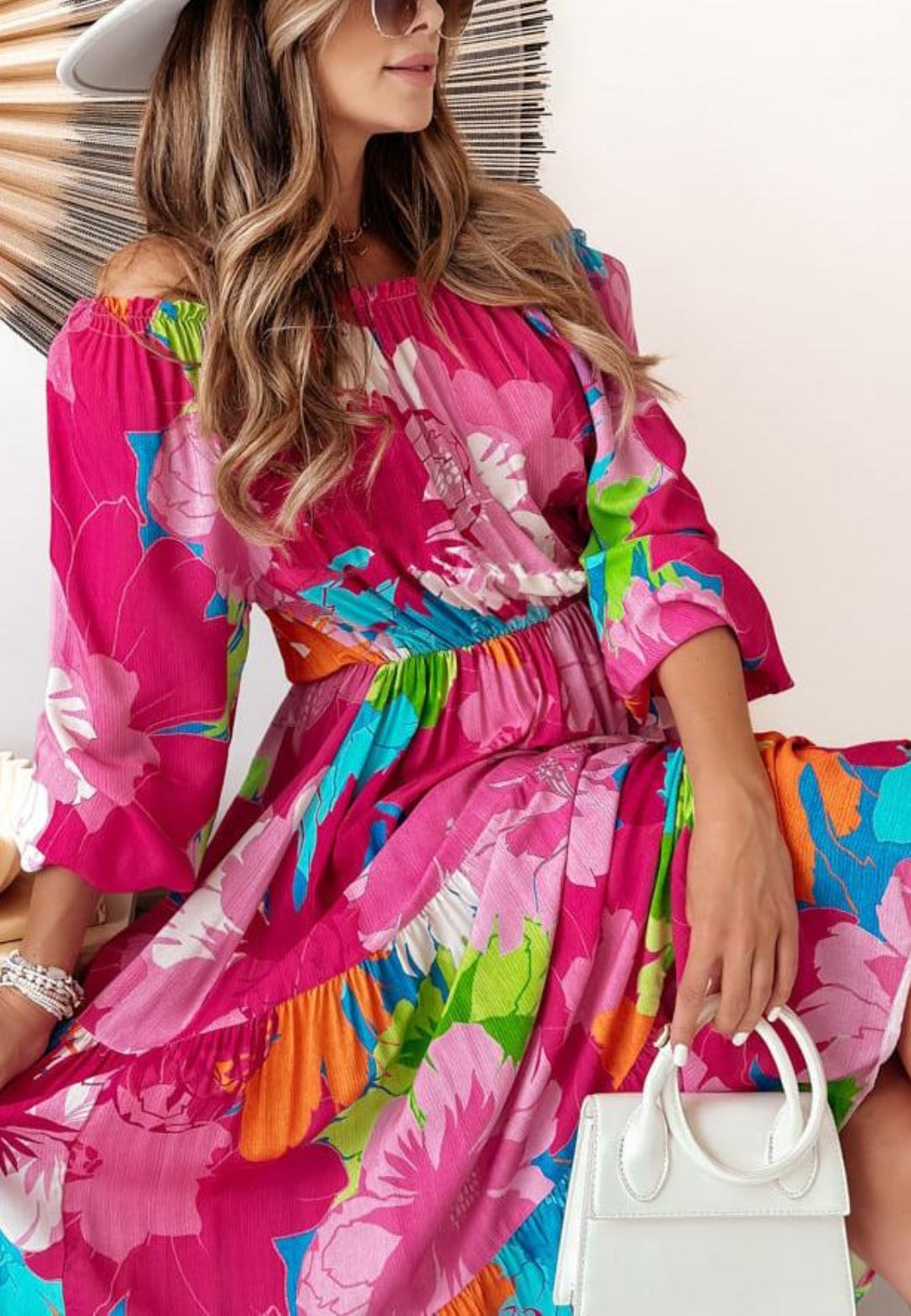 Vestido largo con hombros descubiertos y estampado floral multicolor