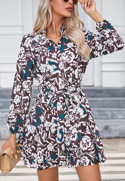 Vestido con botones y flores y cuello alto