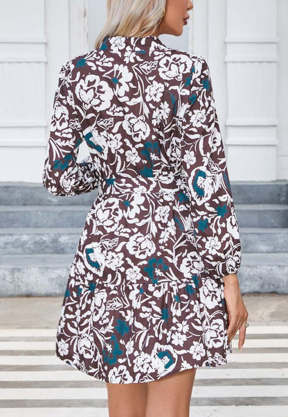 Vestido con botones y flores y cuello alto