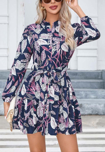 Vestido con botones y flores y cuello alto