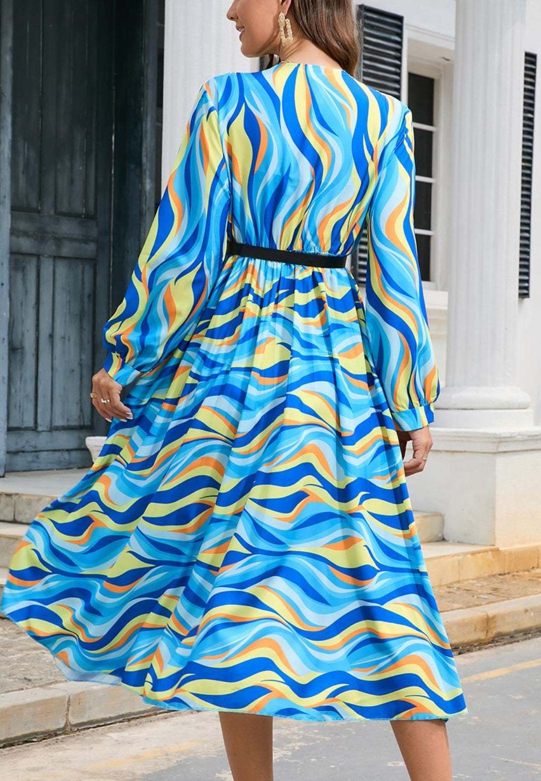 Vestido plisado con estampado abstracto multicolor