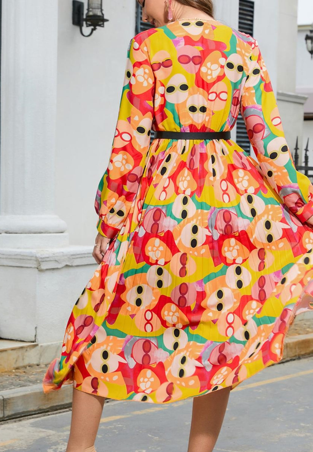 Vestido plisado con estampado abstracto multicolor