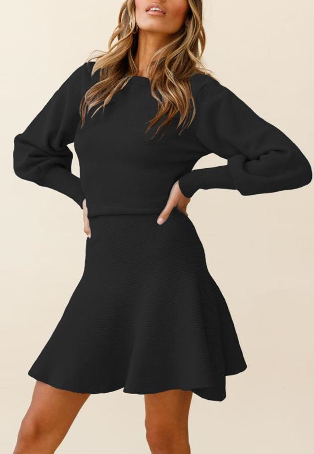 Vestido de punto acampanado con mangas de obispo
