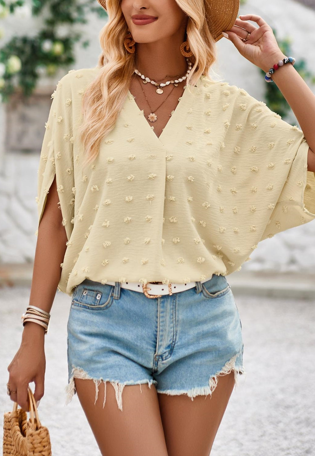 Blusa con mangas de murciélago y lunares suizos