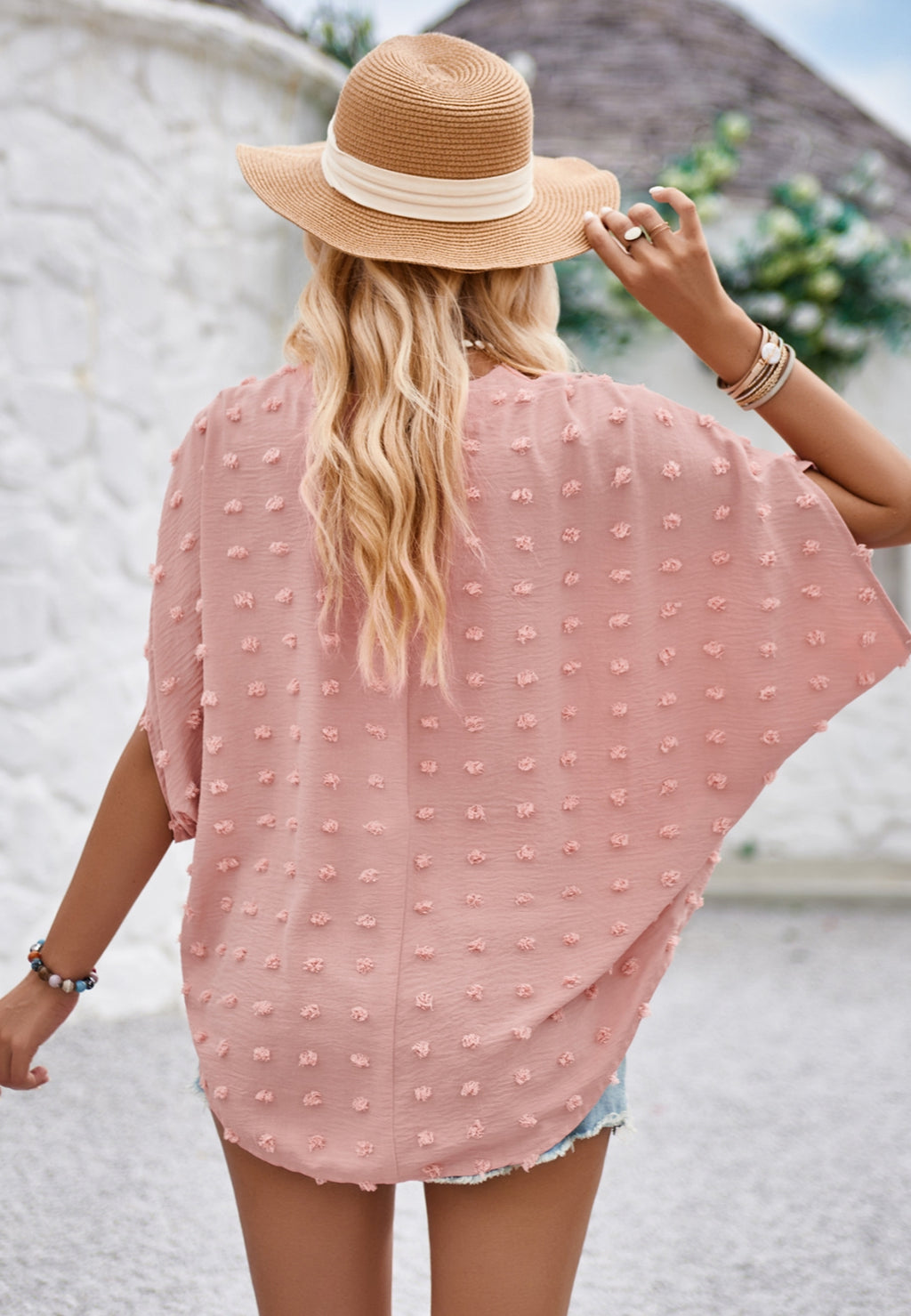 Blusa con mangas de murciélago y lunares suizos