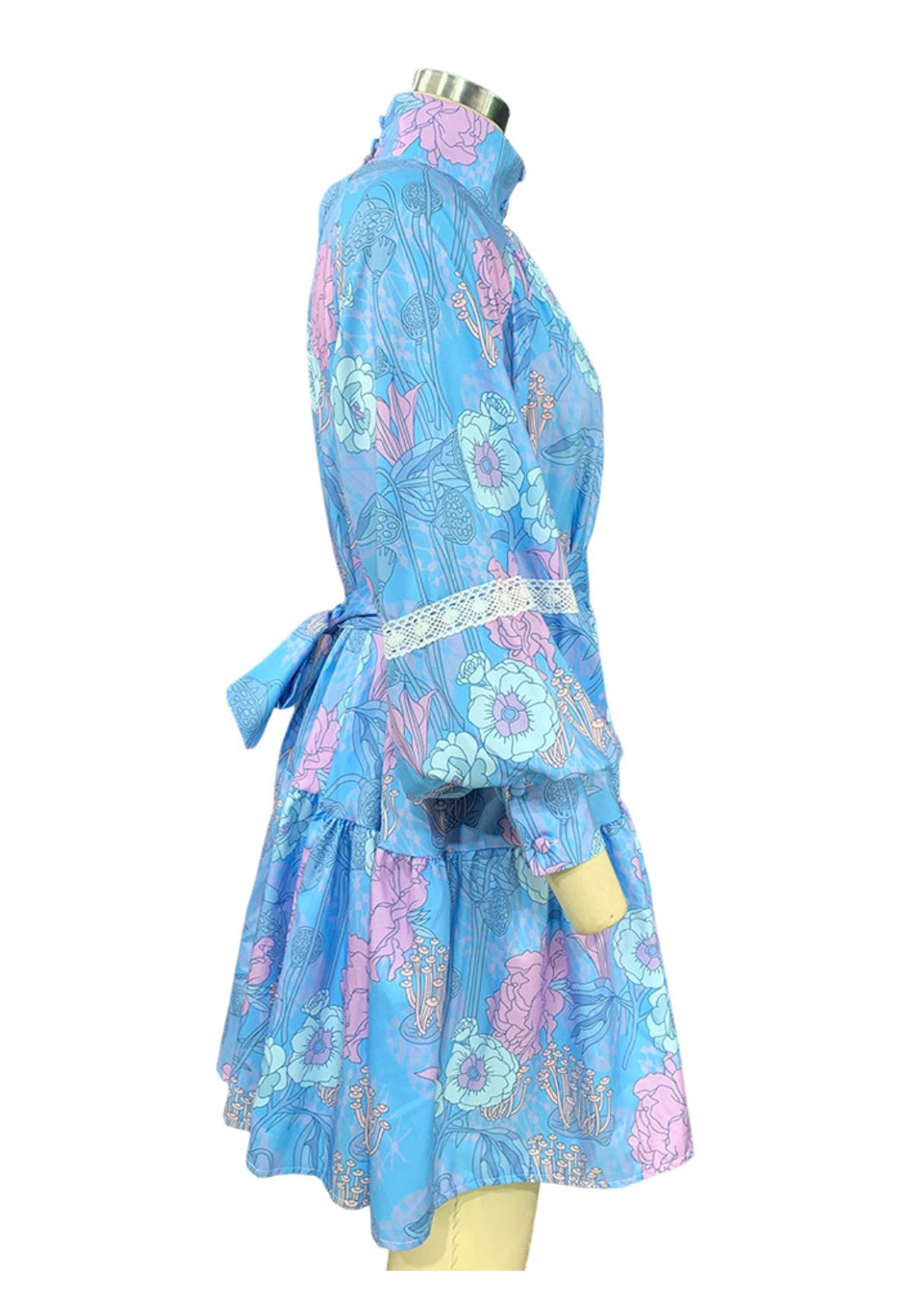 Vestido de cuello alto con mangas de obispo