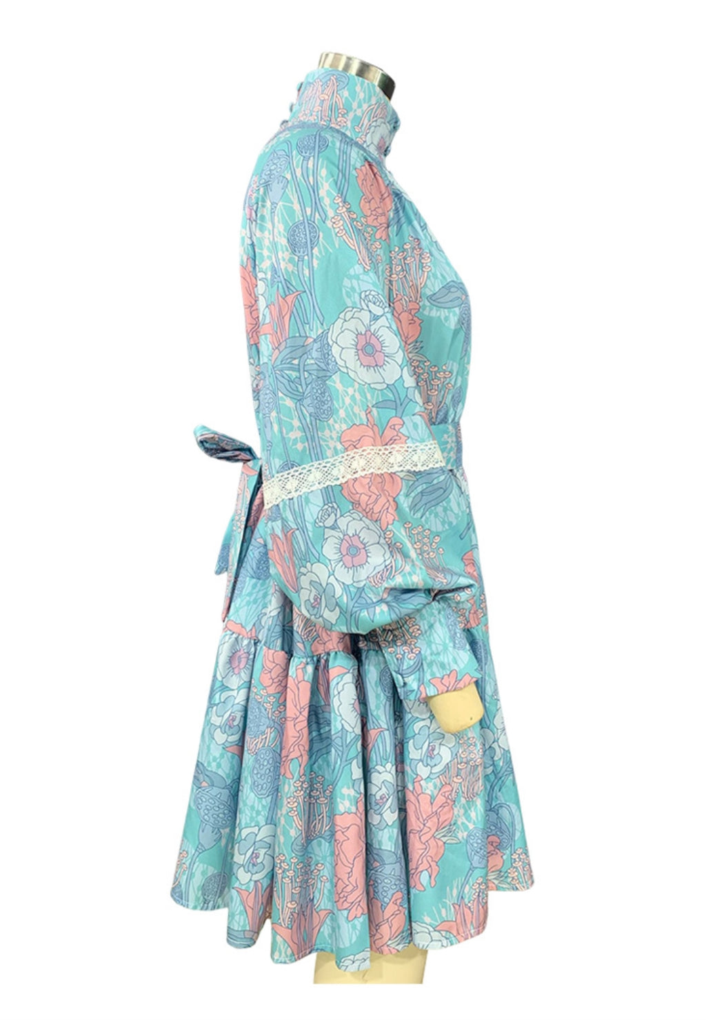 Vestido de cuello alto con mangas de obispo