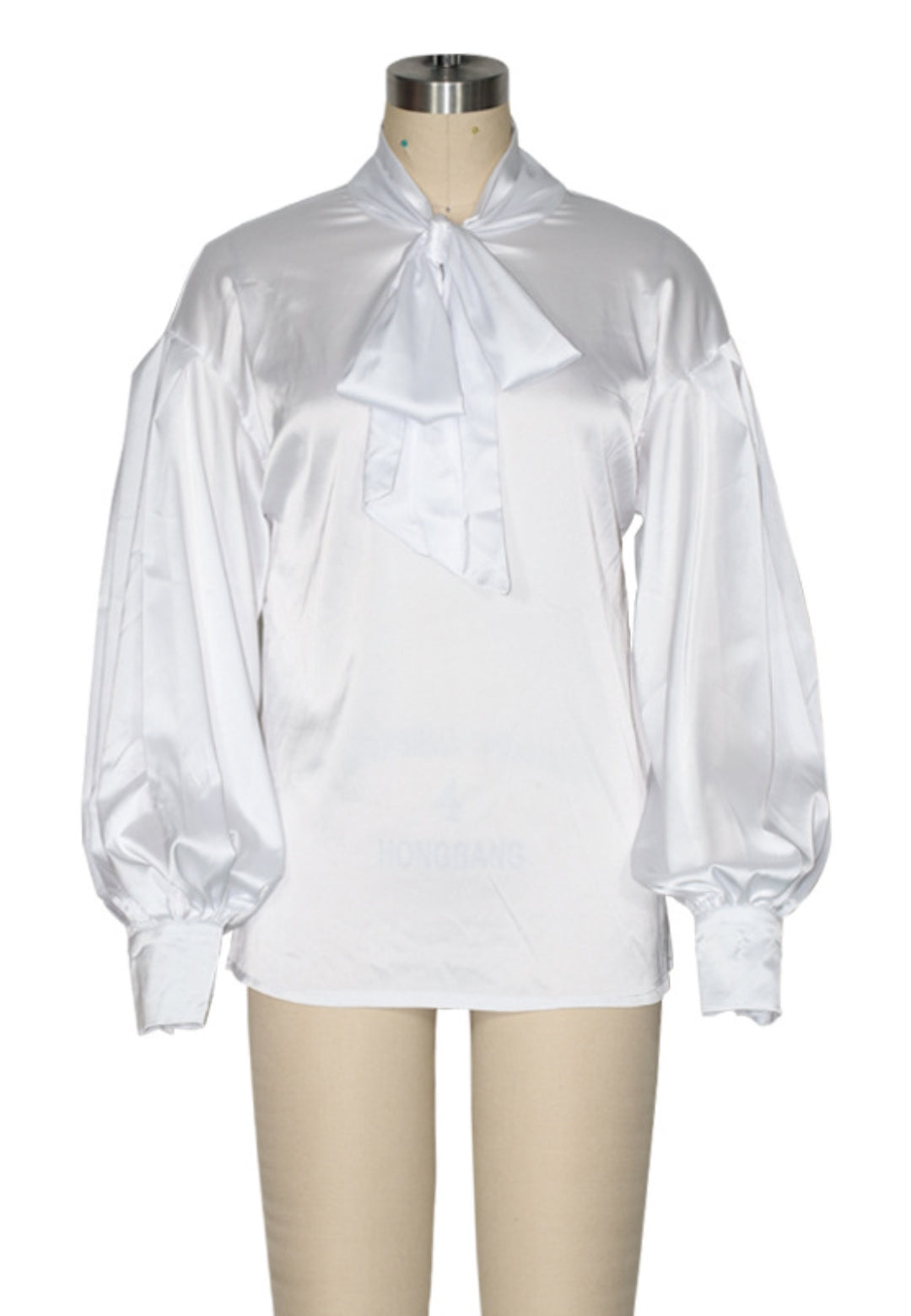 Blusa de satén con lazo en el cuello