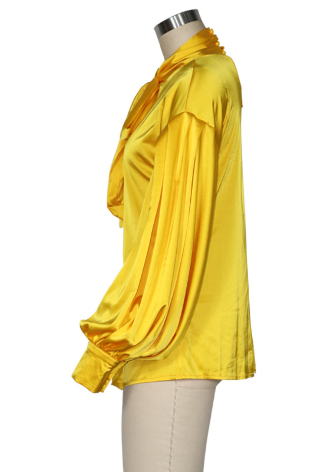 Blusa de satén con lazo en el cuello