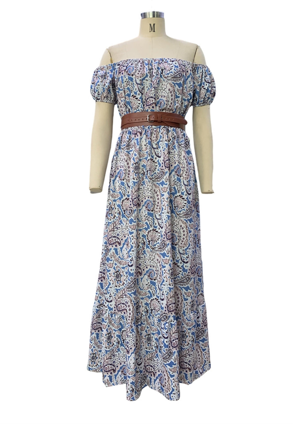 Vestido largo con hombros descubiertos y estampado paisley
