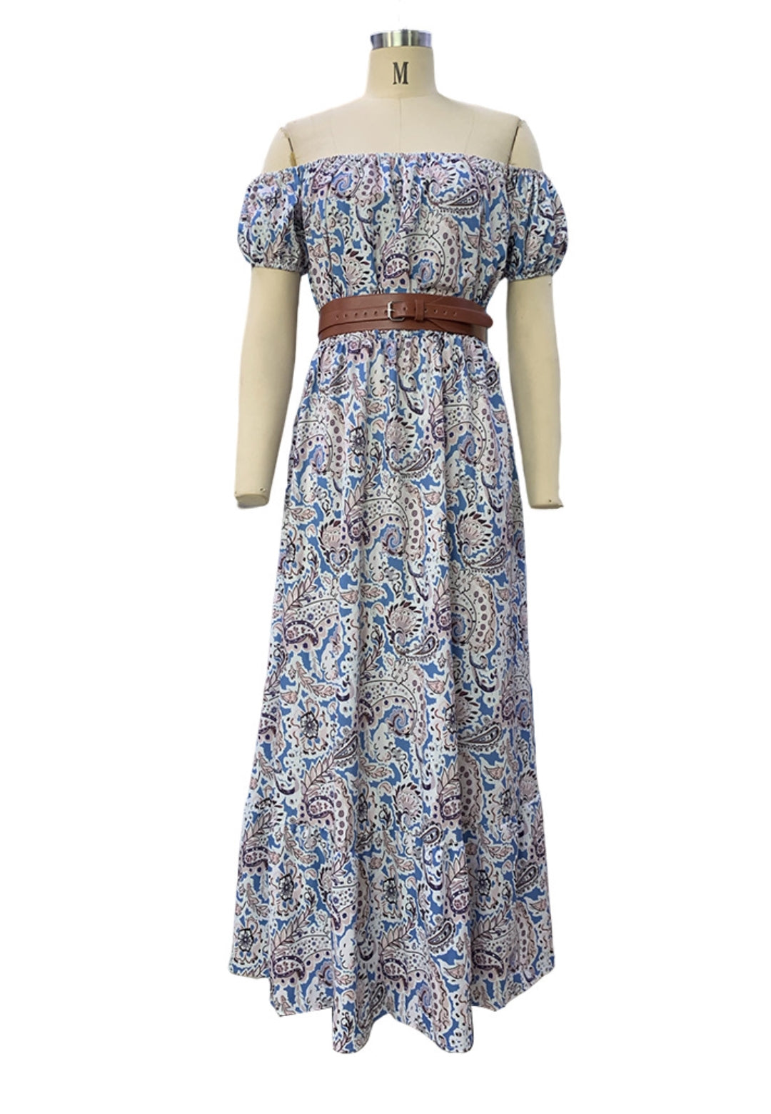 Vestido largo con hombros descubiertos y estampado paisley