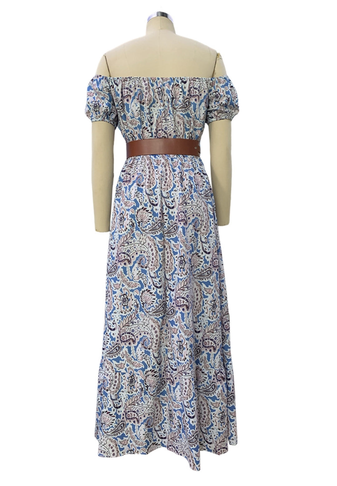 Vestido largo con hombros descubiertos y estampado paisley