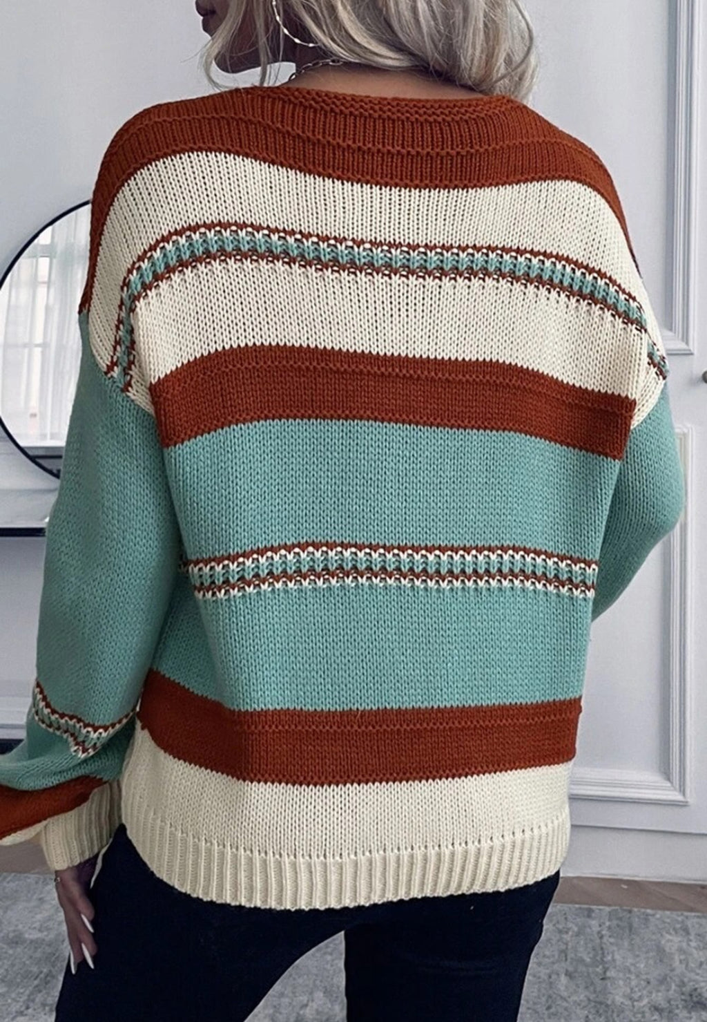 Suéter de cuello en V con estampado de rayas multicolor