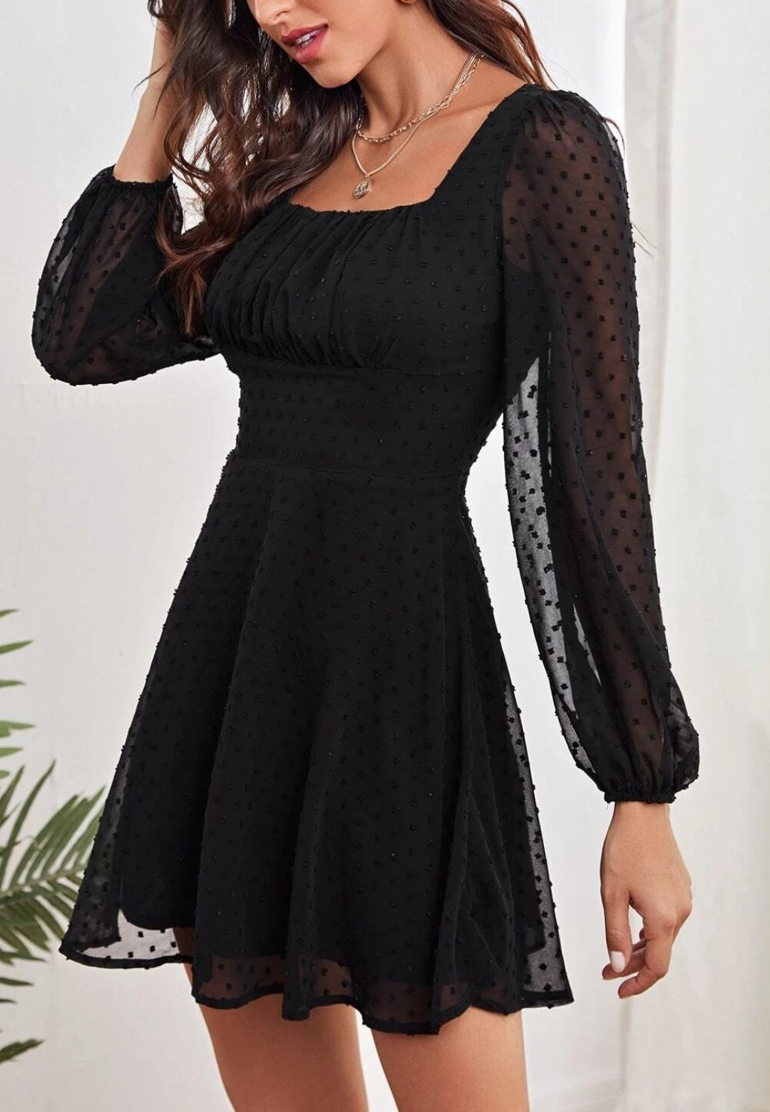 Vestido de escote cuadrado y busto fruncido