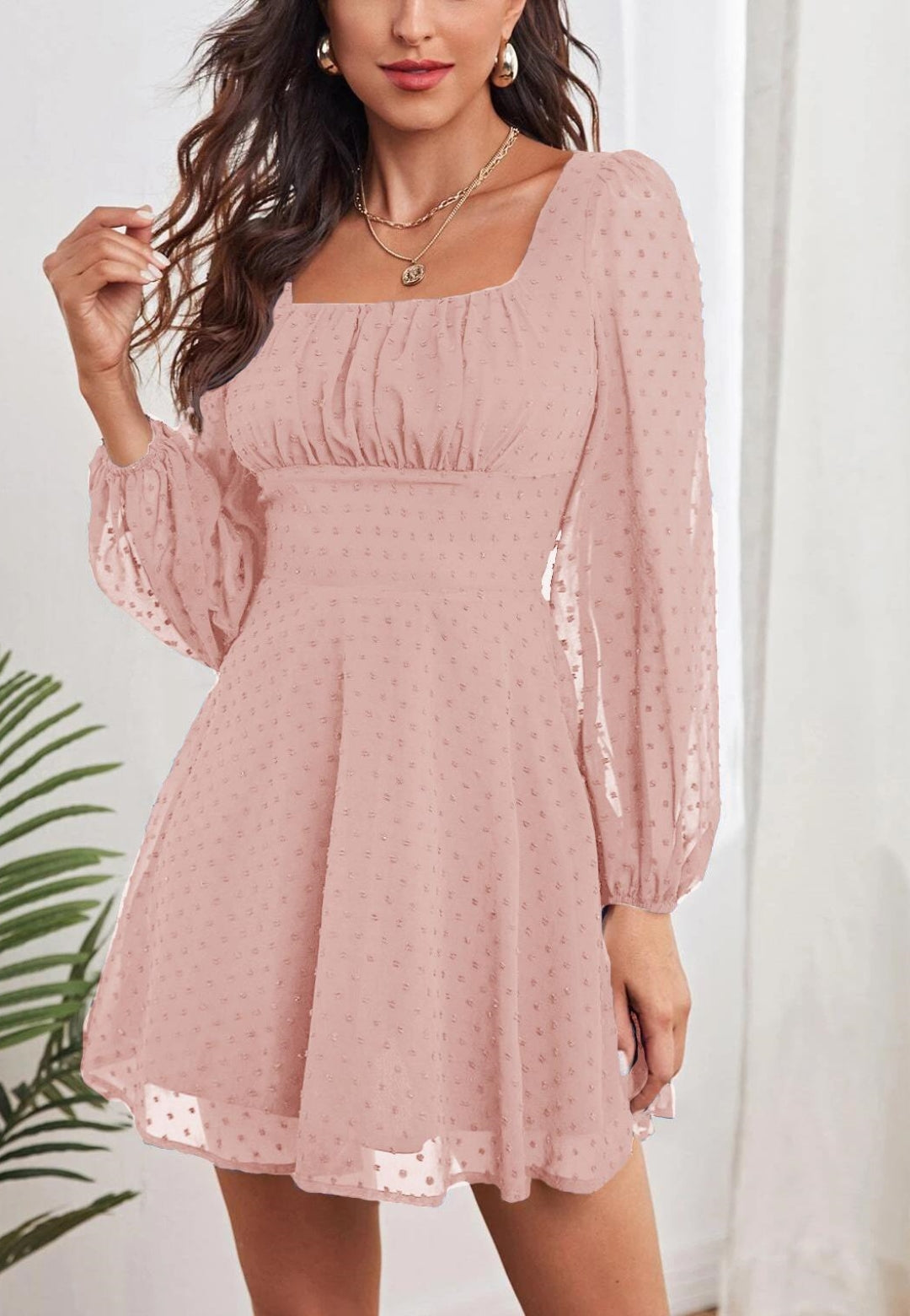 Vestido de escote cuadrado y busto fruncido