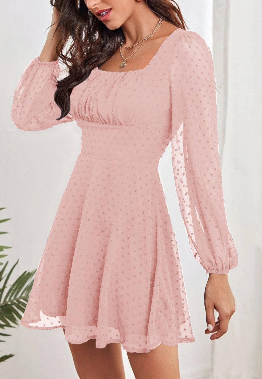 Vestido de escote cuadrado y busto fruncido