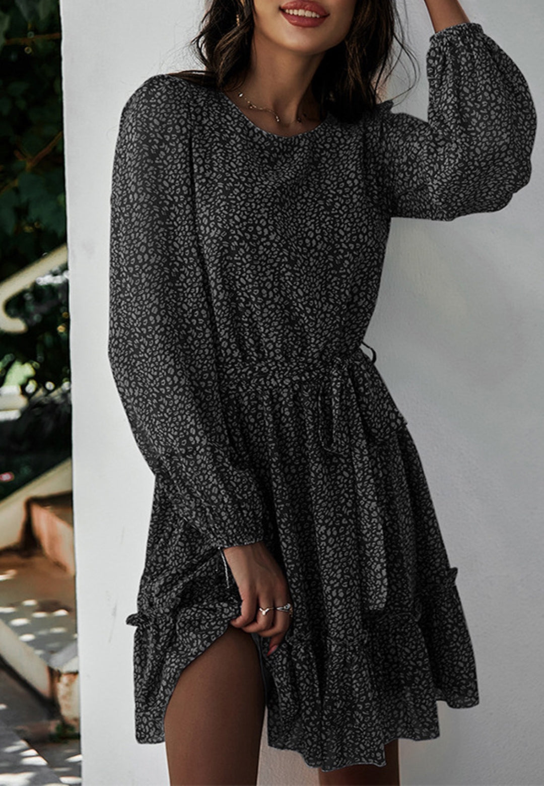 Vestido con estampado de leopardo y lazo en la cintura