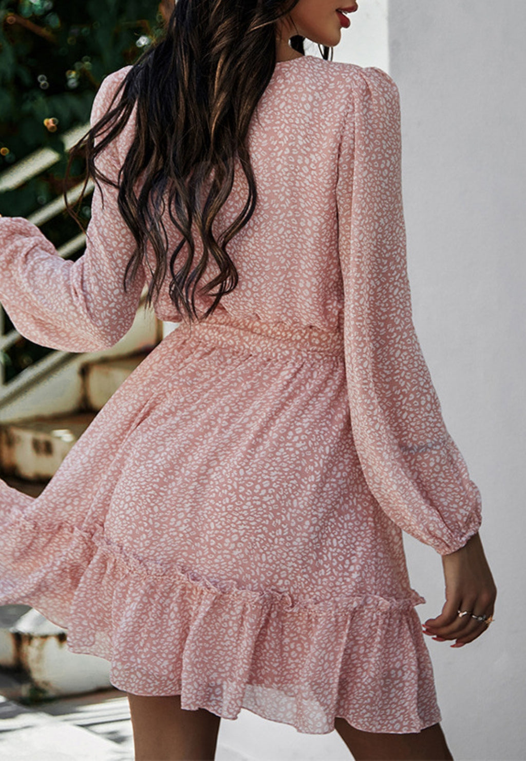 Vestido con estampado de leopardo y lazo en la cintura