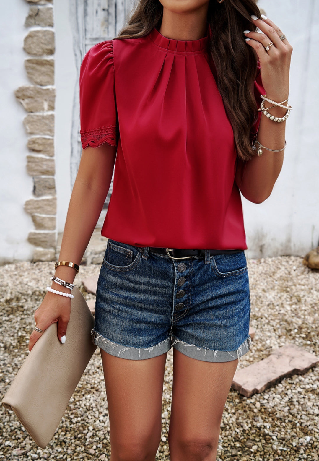 Blusa con mangas abullonadas y detalle plisado