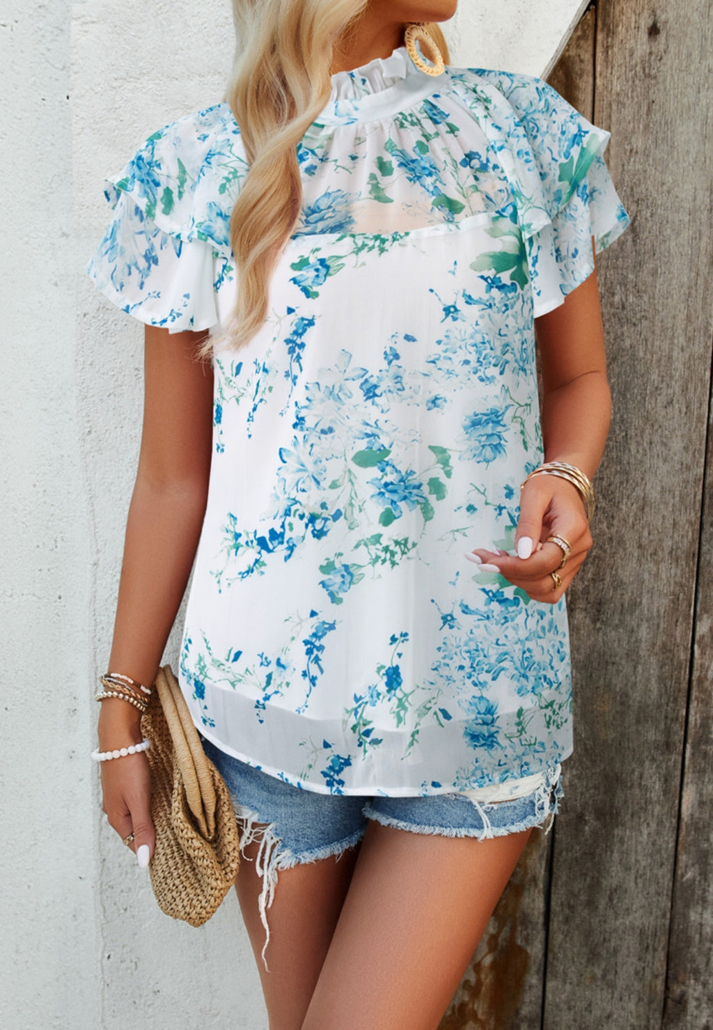Blusa floral de manga corta con capas