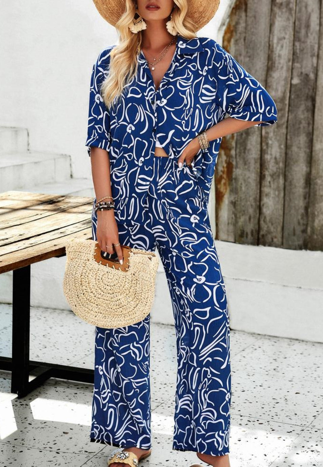 Camisa y pantalón con estampado abstracto a juego