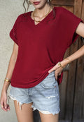 Camisa de red texturizada con escote en V dividido