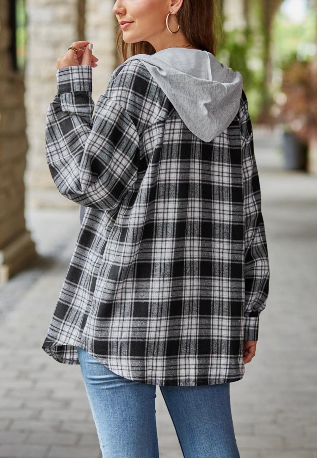 Chaqueta con capucha y estampado de cuadros