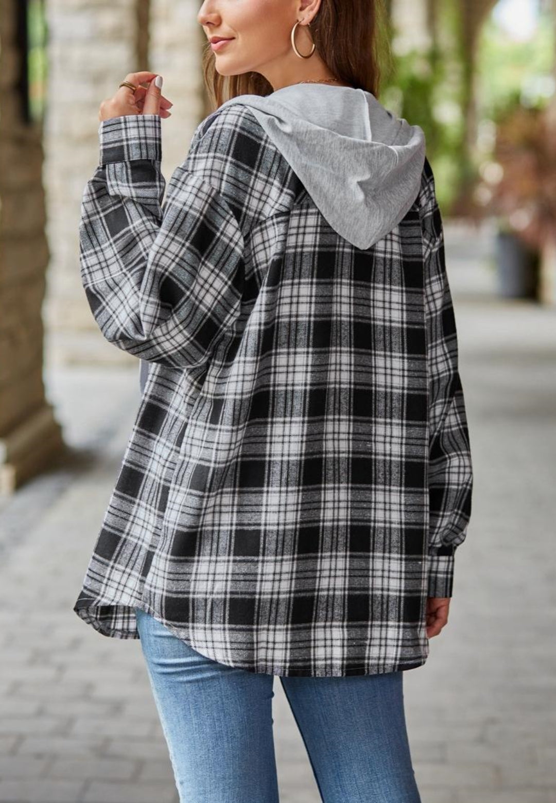 Chaqueta con capucha y estampado de cuadros