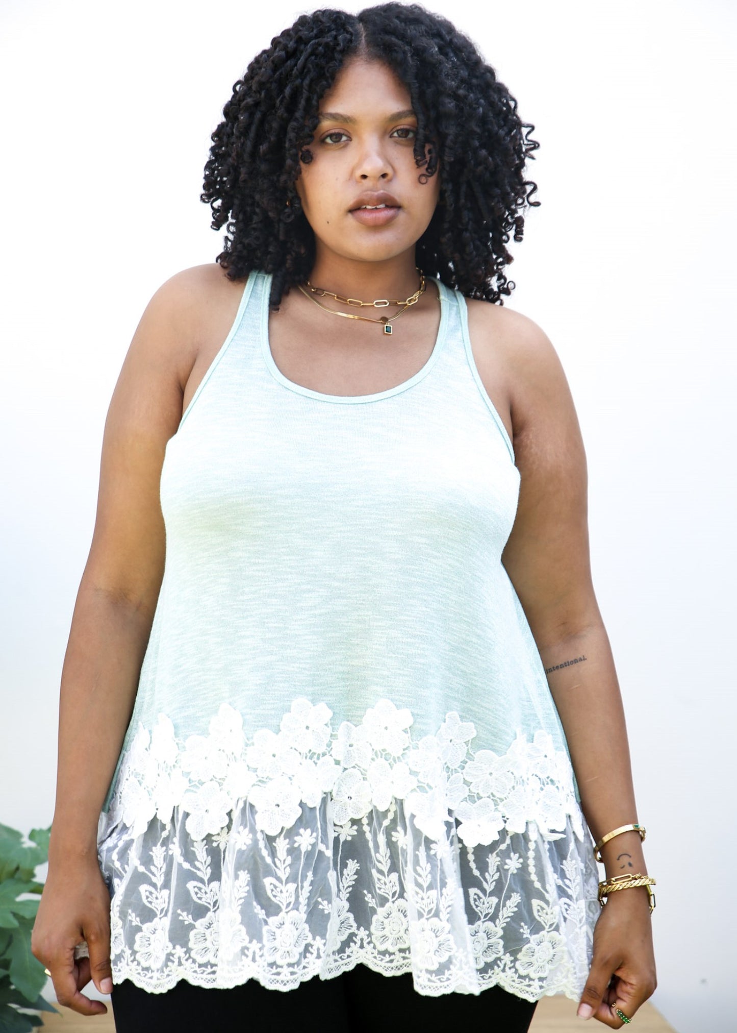 Camisola holgada con cuello redondo y encaje floral de talla grande, color verde