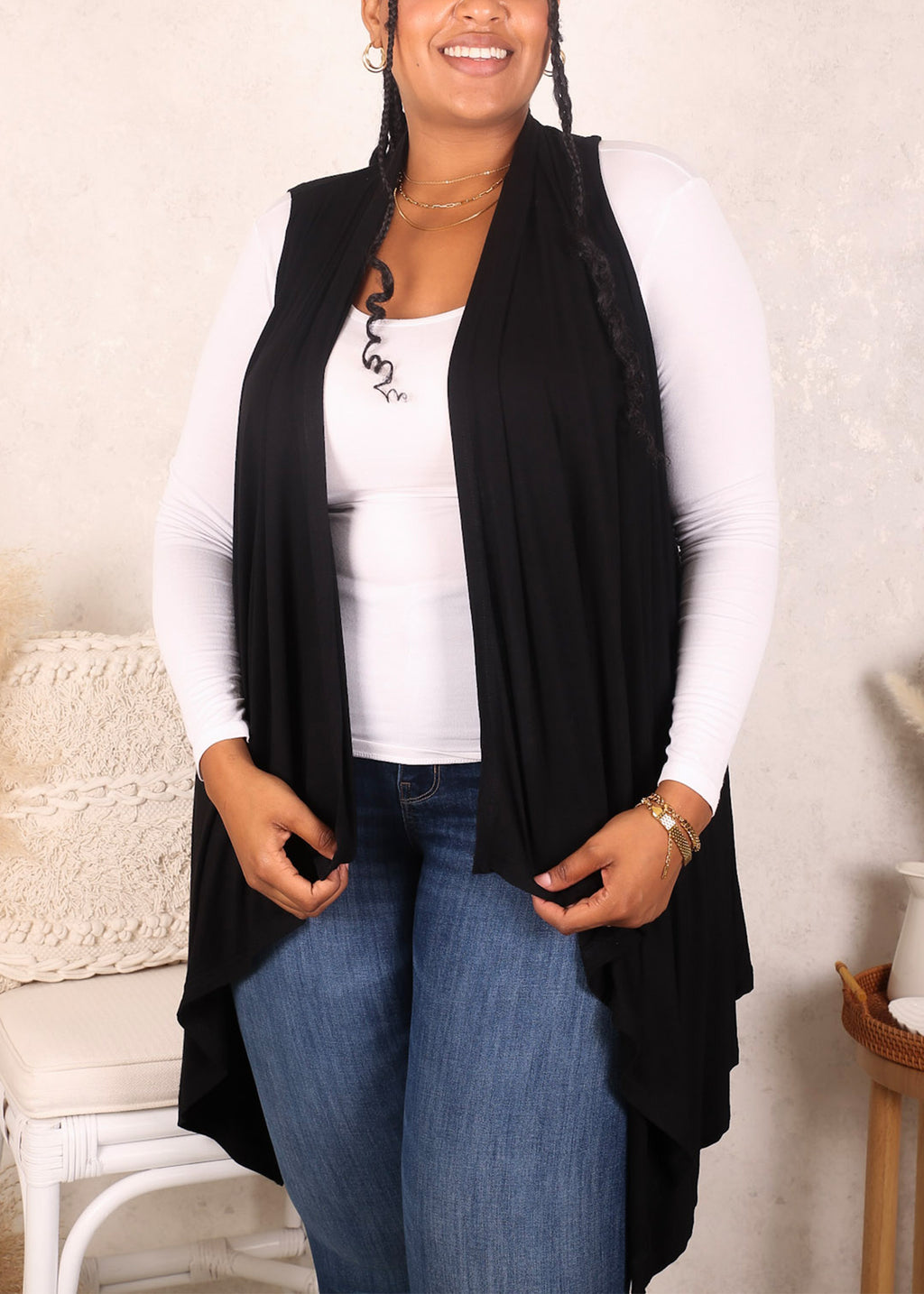 Chaleco tipo cárdigan tipo chal sin mangas con abertura frontal de crochet estilo bohemio de talla grande, color negro liso