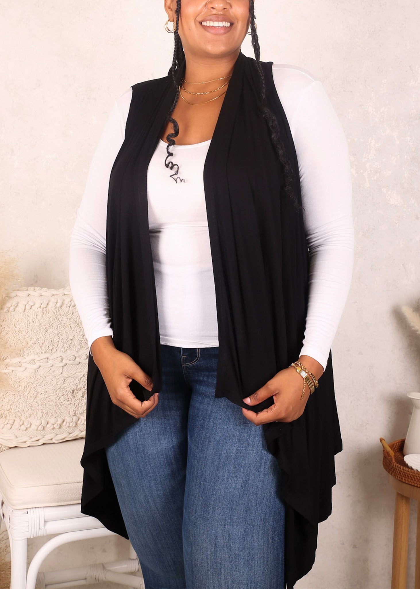 Chaleco tipo cárdigan tipo chal sin mangas con abertura frontal de crochet estilo bohemio de talla grande, color negro liso