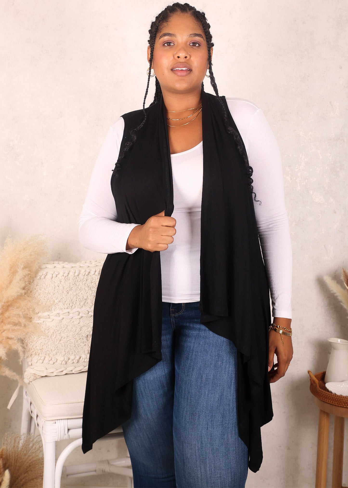 Chaleco tipo cárdigan tipo chal sin mangas con abertura frontal de crochet estilo bohemio de talla grande, color negro liso