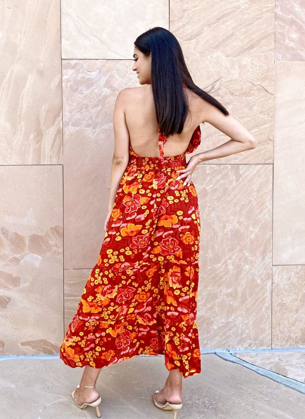 Vestido largo con cuello halter y estampado floral 