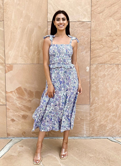 Vestido largo fruncido con lazo en los hombros 