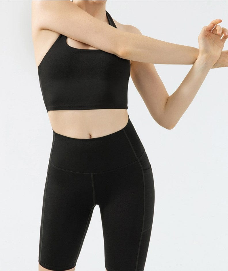 Top deportivo con cuello halter suave y mantecoso