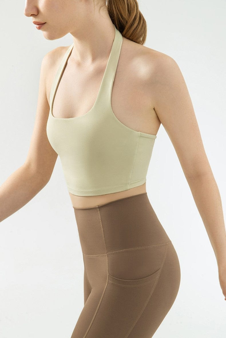 Top deportivo con cuello halter suave y mantecoso