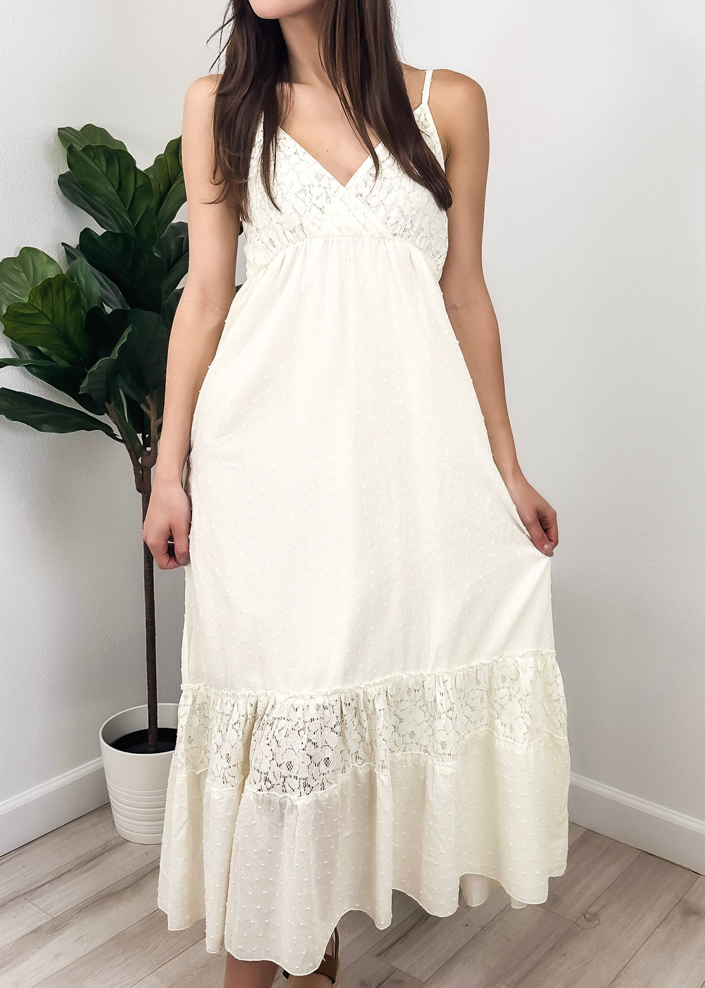 Sweetheart Neckline Clip Dot Lace Maxi Dress