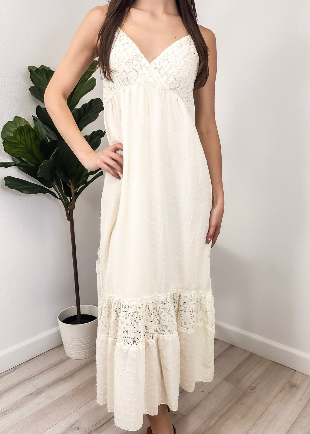 Sweetheart Neckline Clip Dot Lace Maxi Dress