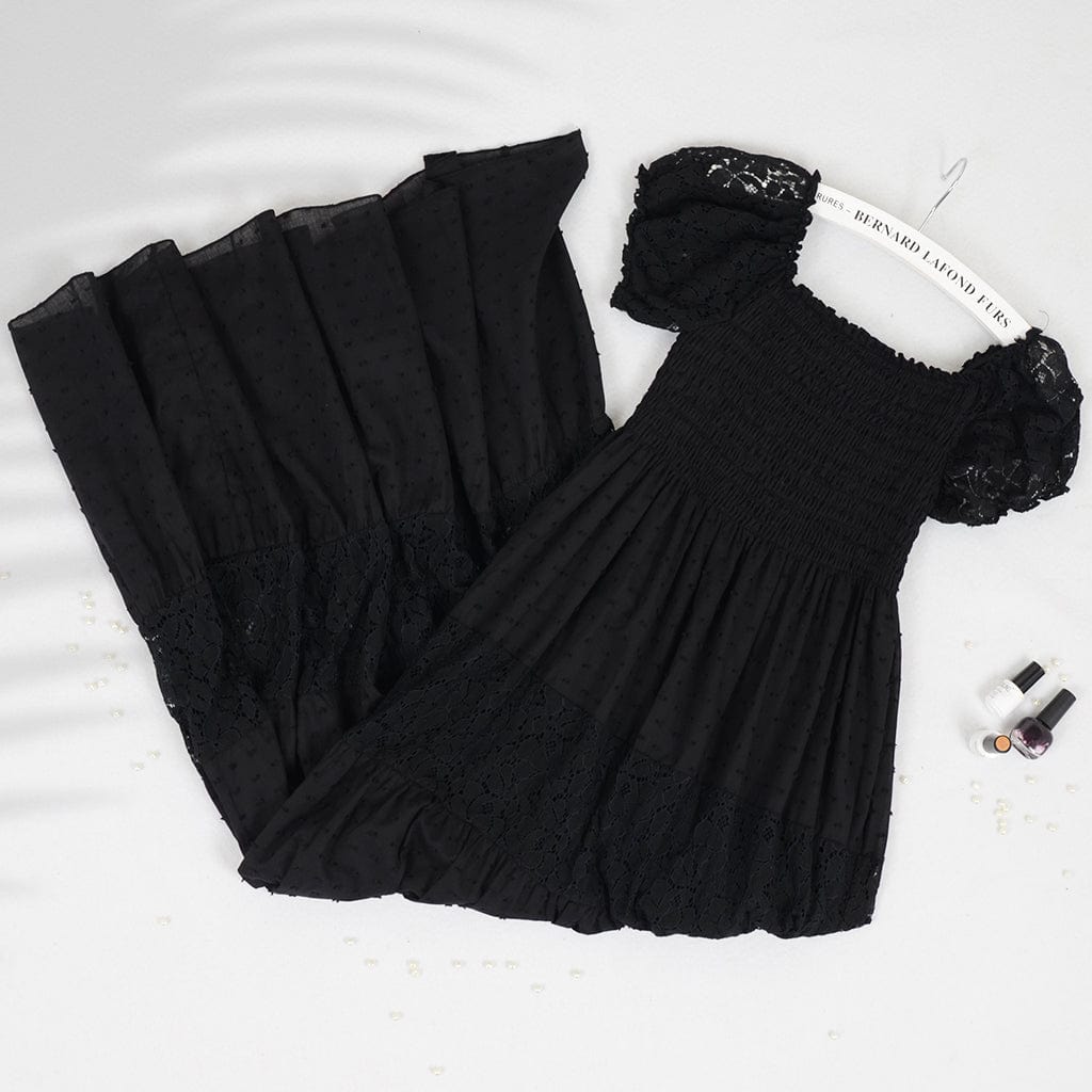 Vestido largo de encaje con hombros descubiertos