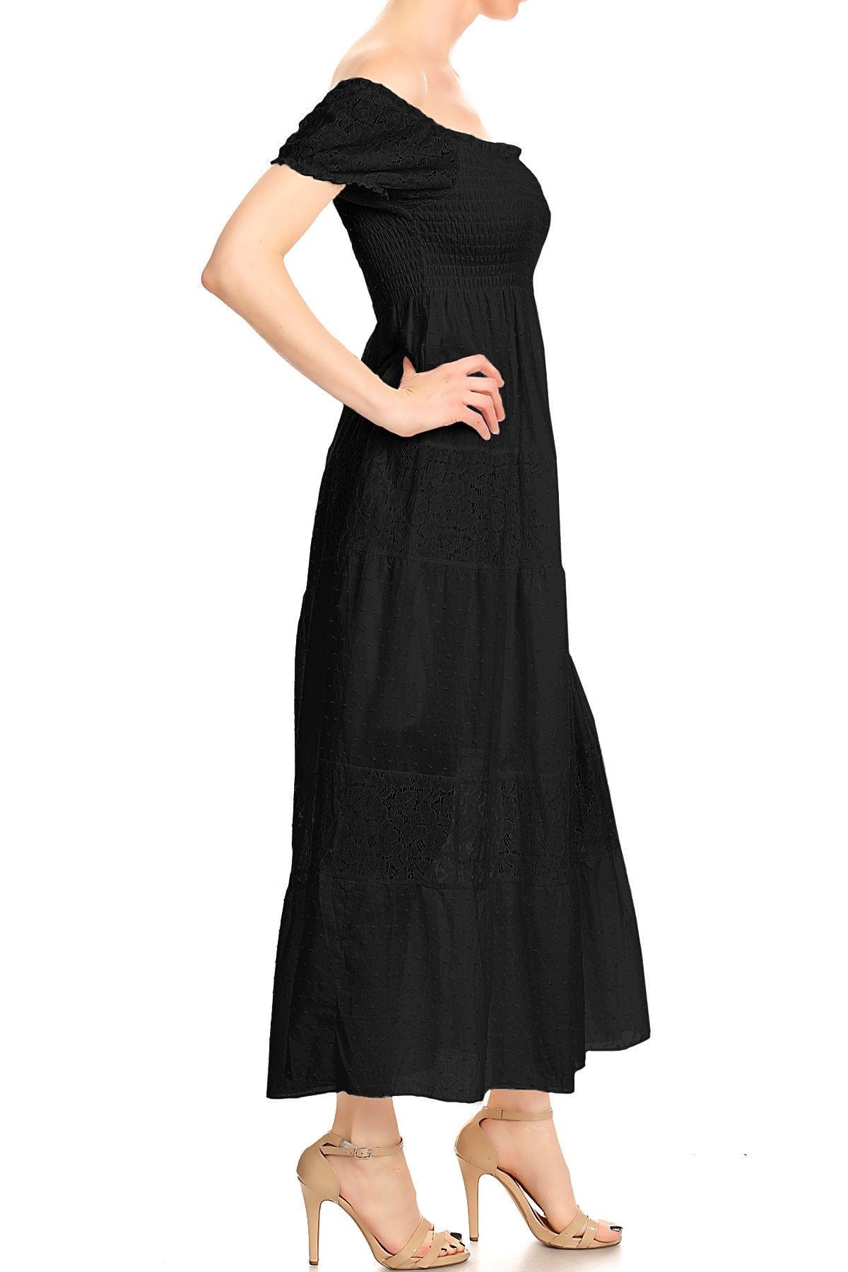 Vestido largo de encaje con hombros descubiertos