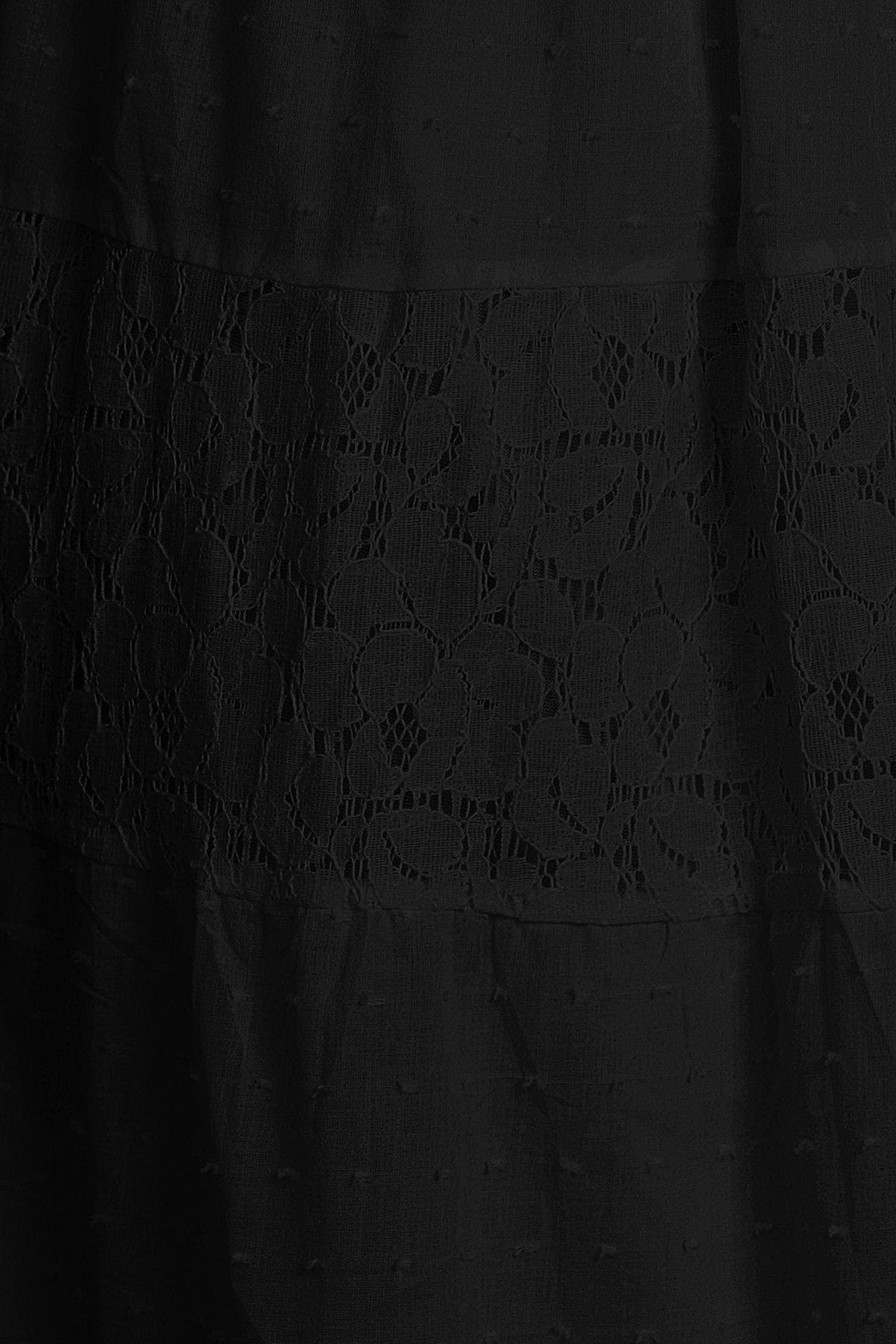 Vestido largo de encaje con hombros descubiertos